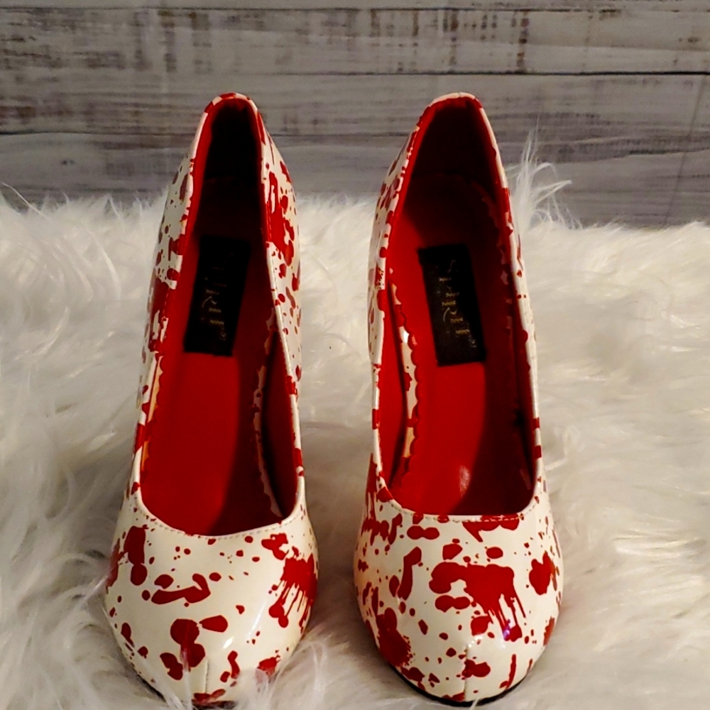 Spirit Halloween fake blood splatter pumps. Size 7. White/red - Picture 2 of 4